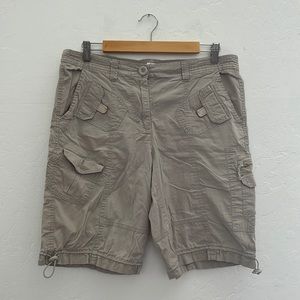 Athletic Bermuda short- size 14
